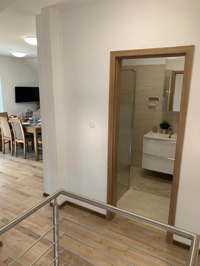Cozy 2-Bedroom Vacation Apartment With Entire Top Floor Gaj  Exterior foto