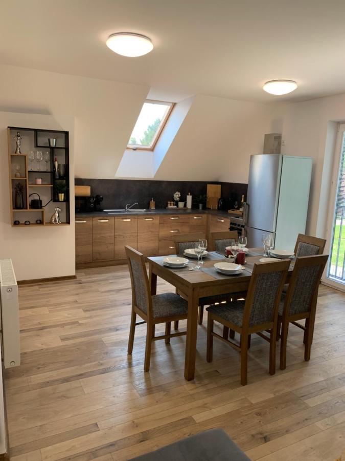 Cozy 2-Bedroom Vacation Apartment With Entire Top Floor Gaj  Exterior foto